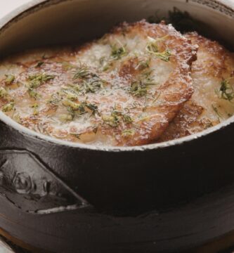 Passo a passo de como curar panela de pedra sabão.