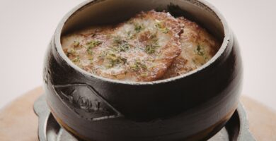 Como Curar Panela de Pedra Sabão: Preparando sua Panela para Durar Gerações com Passo a Passo 8 Passo a passo de como curar panela de pedra sabão.